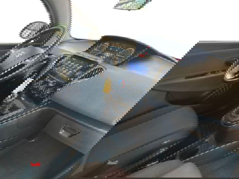 Lancia Ypsilon usata a Bologna (16)