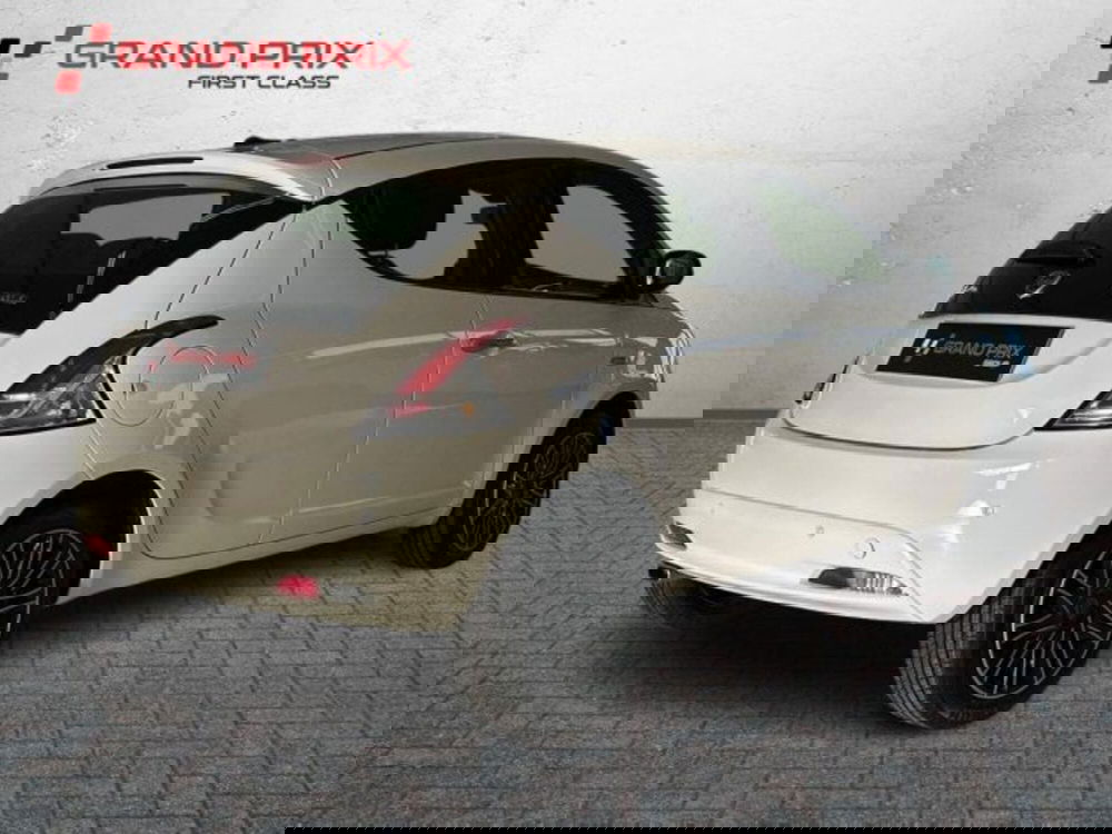 Lancia Ypsilon usata a Bologna (2)