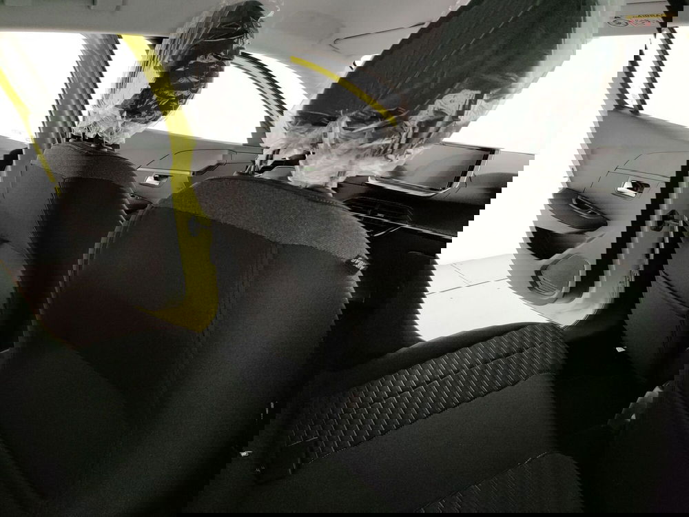 Peugeot 208 nuova a Caserta (10)