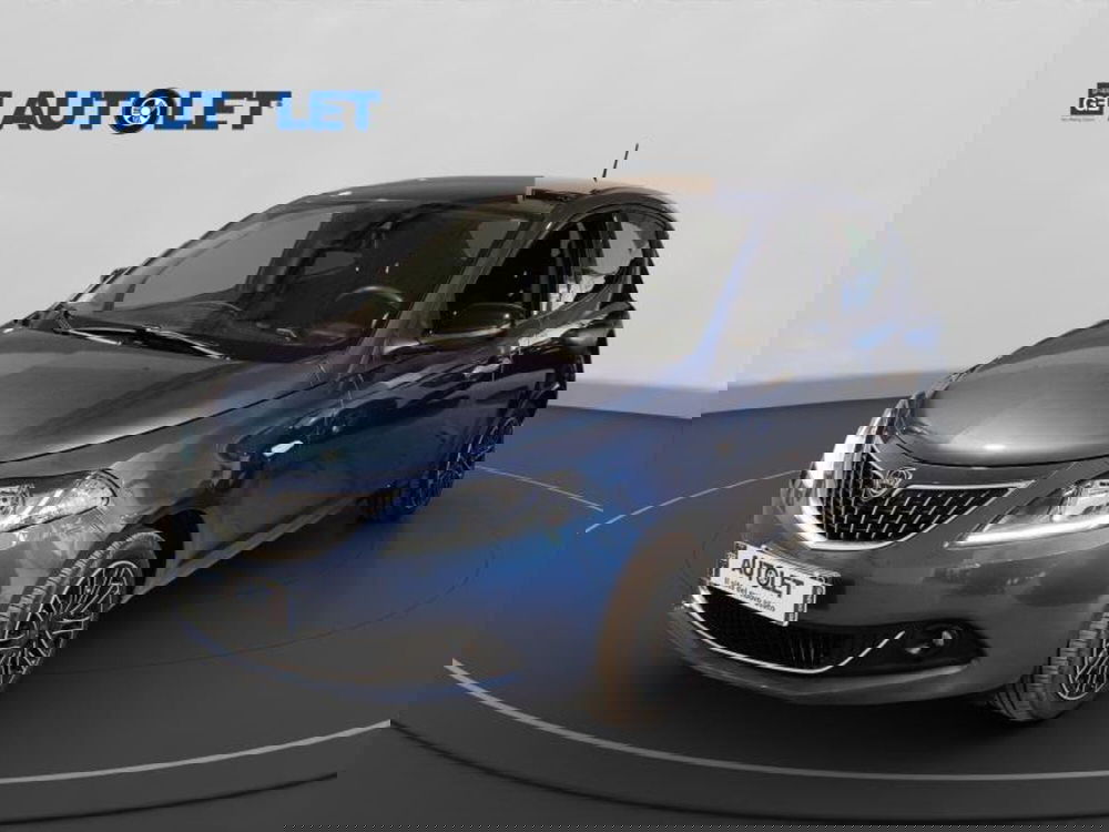 Lancia Ypsilon usata a Genova