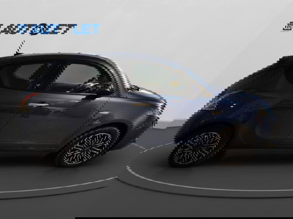 Lancia Ypsilon usata a Genova (4)