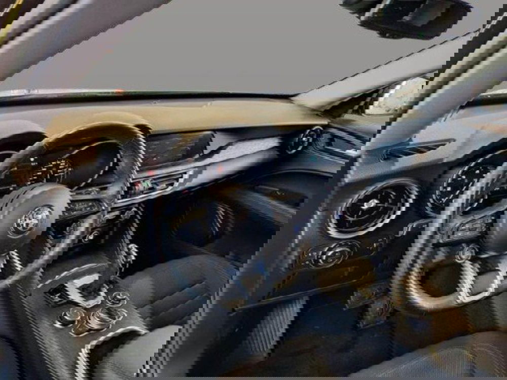 Alfa Romeo Stelvio usata a Macerata (7)