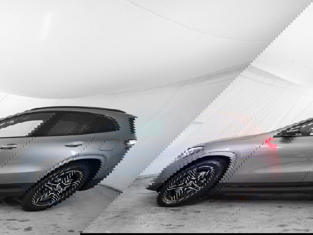 Mercedes-Benz GLA SUV nuova a Macerata (2)