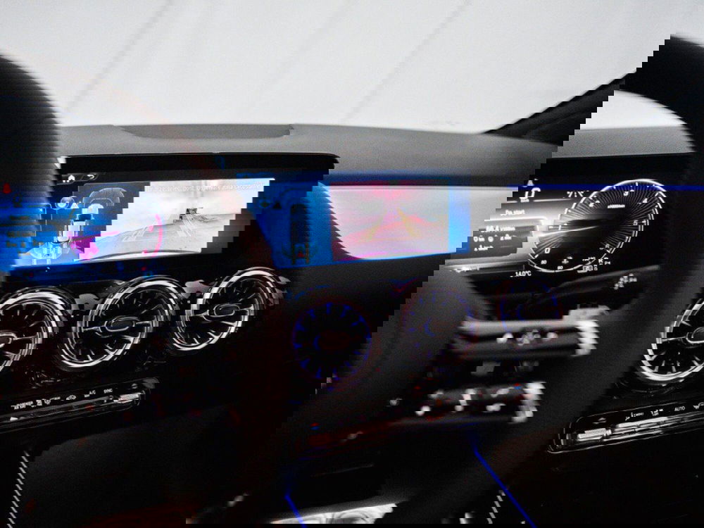 Mercedes-Benz GLA SUV nuova a Macerata (13)