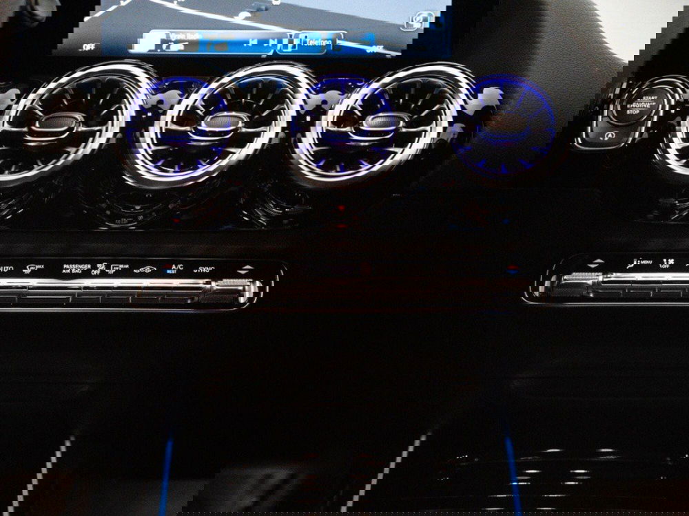 Mercedes-Benz GLA SUV nuova a Macerata (17)