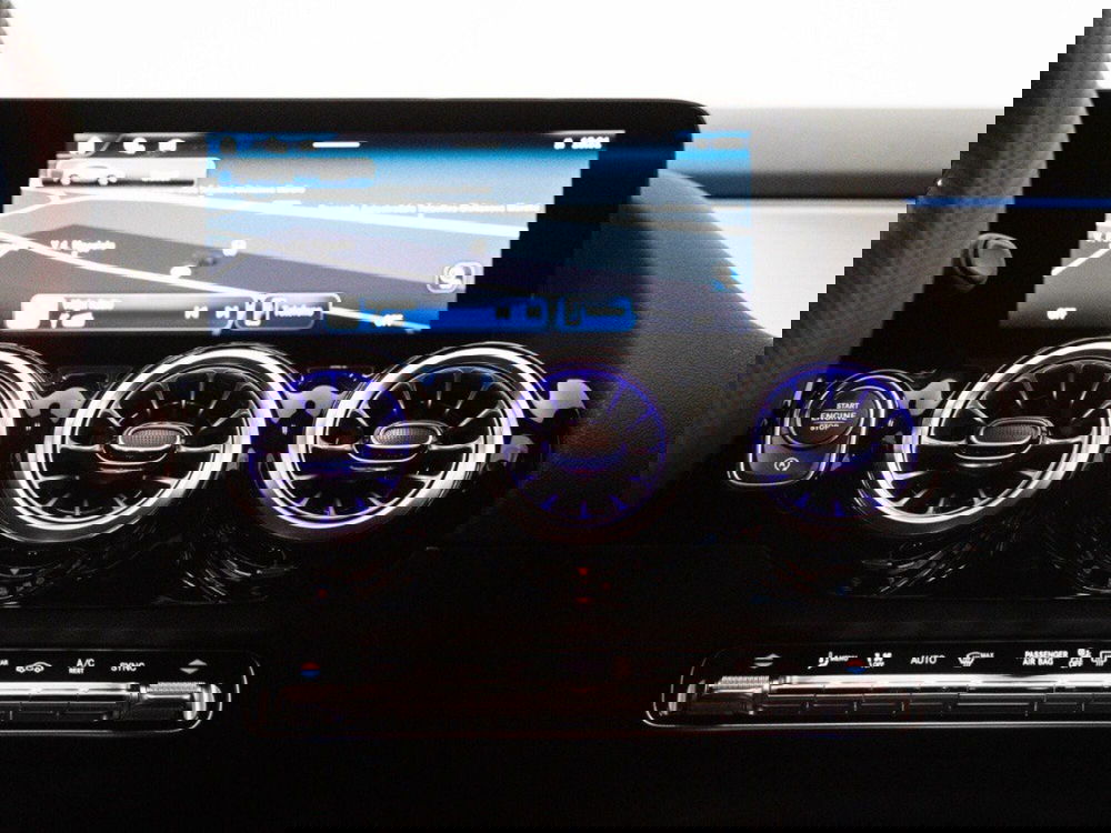 Mercedes-Benz GLA SUV nuova a Macerata (18)