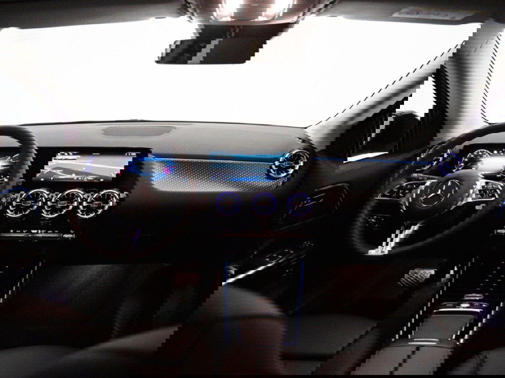 Mercedes-Benz GLA SUV nuova a Macerata (16)