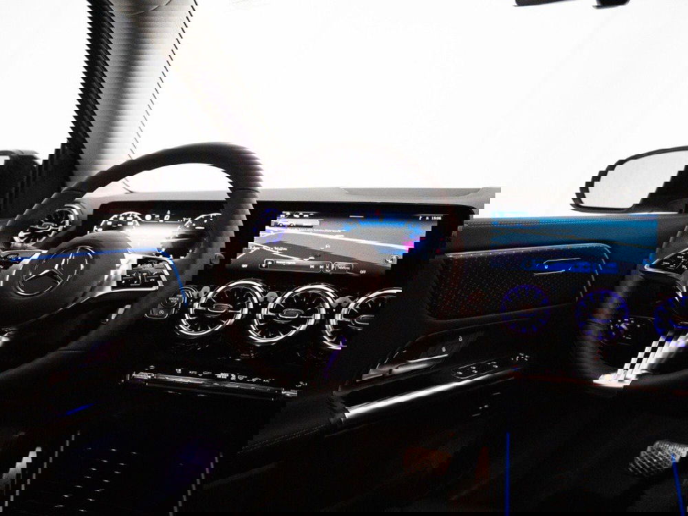 Mercedes-Benz GLA SUV nuova a Macerata (17)