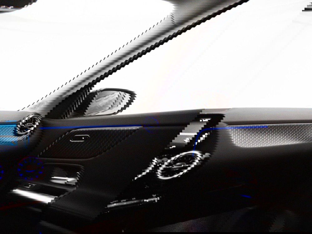 Mercedes-Benz GLA SUV nuova a Macerata (18)