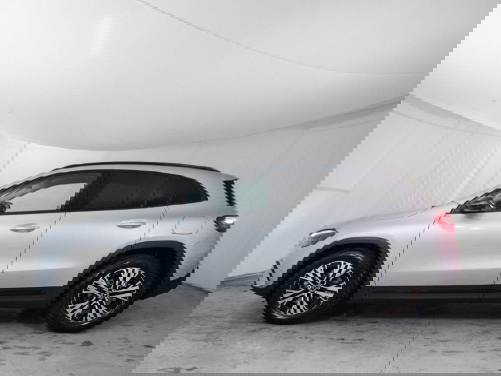 Mercedes-Benz GLA SUV nuova a Macerata (2)