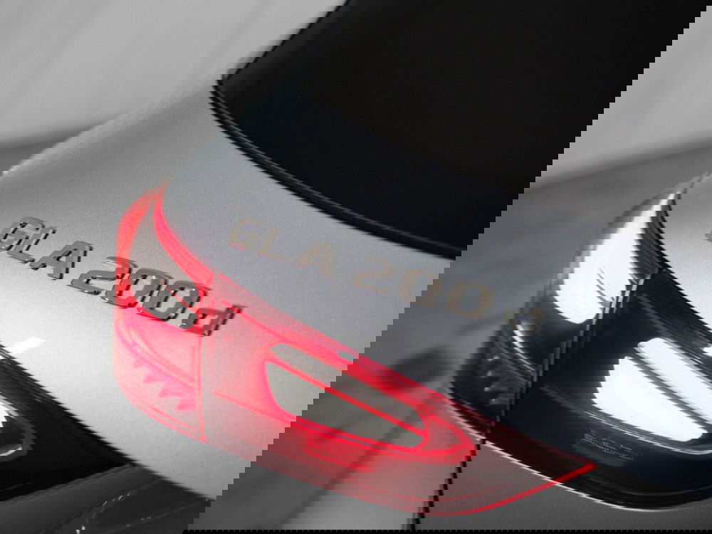 Mercedes-Benz GLA SUV nuova a Macerata (9)