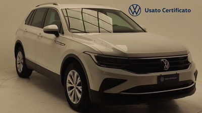 Volkswagen Tiguan 2.0 TDI SCR Life del 2022 usata a Pratola Serra