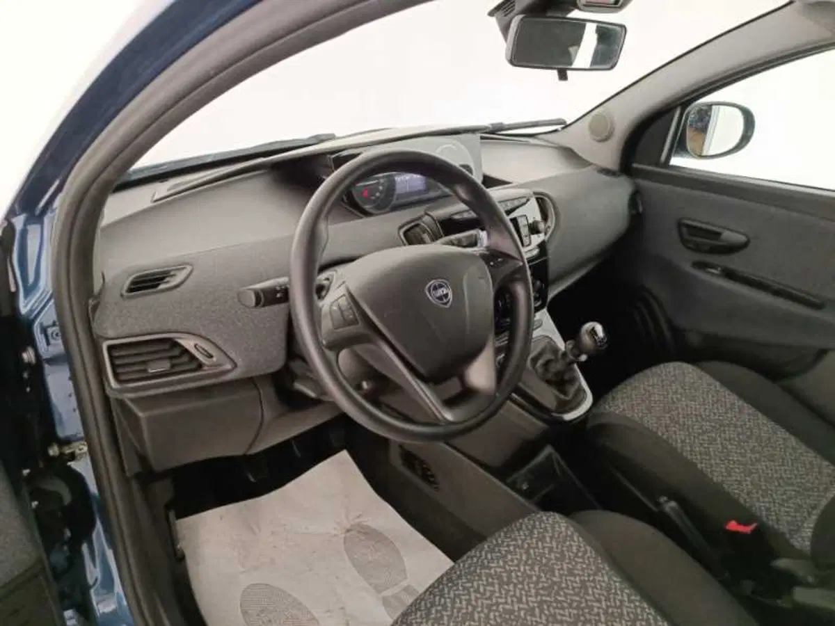 Lancia Ypsilon usata a Treviso (10)