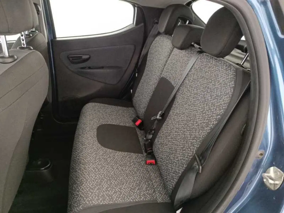 Lancia Ypsilon usata a Treviso (12)