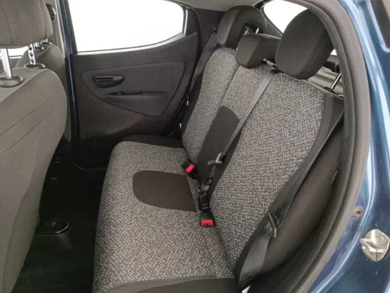 Lancia Ypsilon usata a Treviso (12)