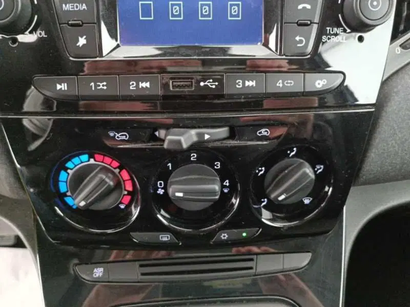 Lancia Ypsilon usata a Treviso (16)