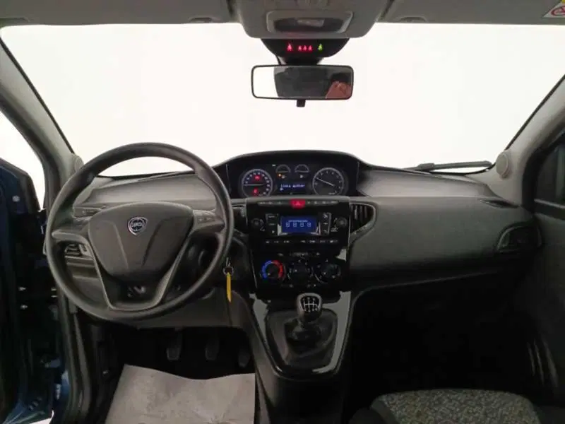 Lancia Ypsilon usata a Treviso (9)