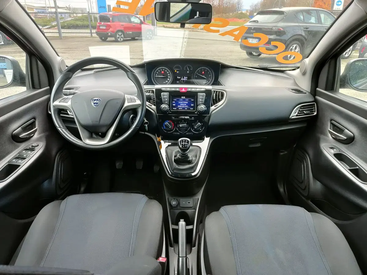 Lancia Ypsilon usata a Torino (13)
