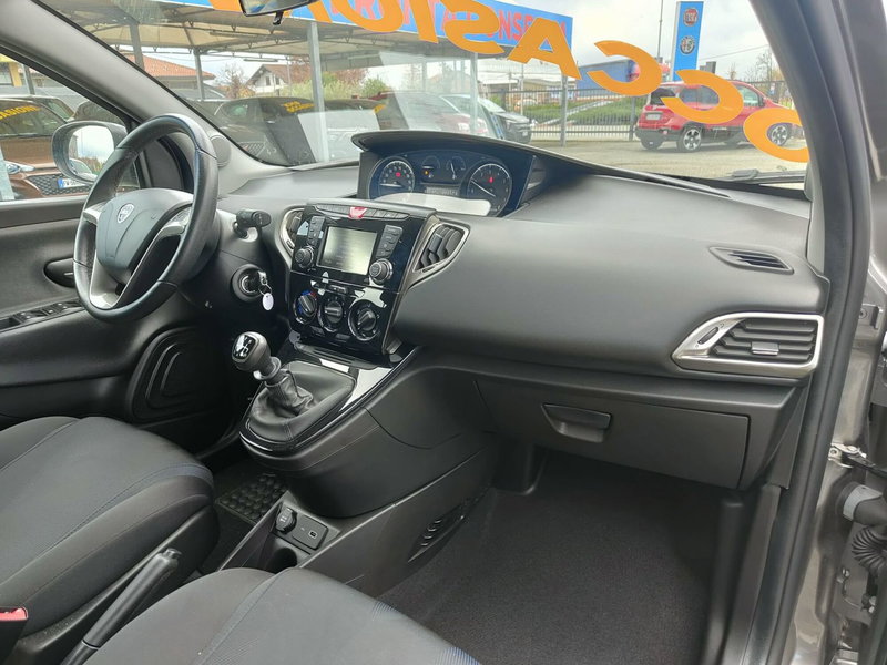 Lancia Ypsilon usata a Torino (15)