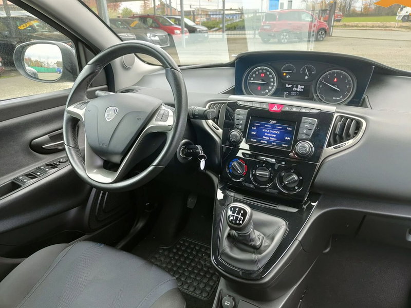 Lancia Ypsilon usata a Torino (17)
