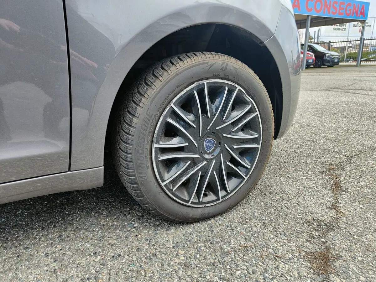 Lancia Ypsilon usata a Torino (9)