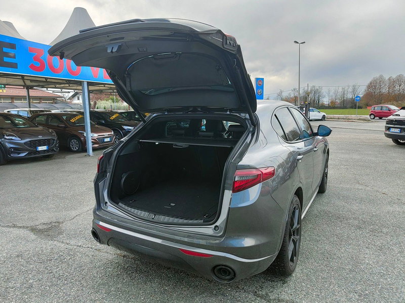 Alfa Romeo Stelvio usata a Torino (10)
