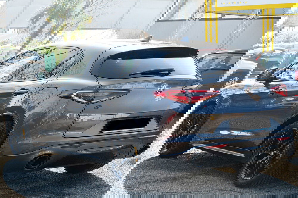 Alfa Romeo Stelvio usata a Torino (12)
