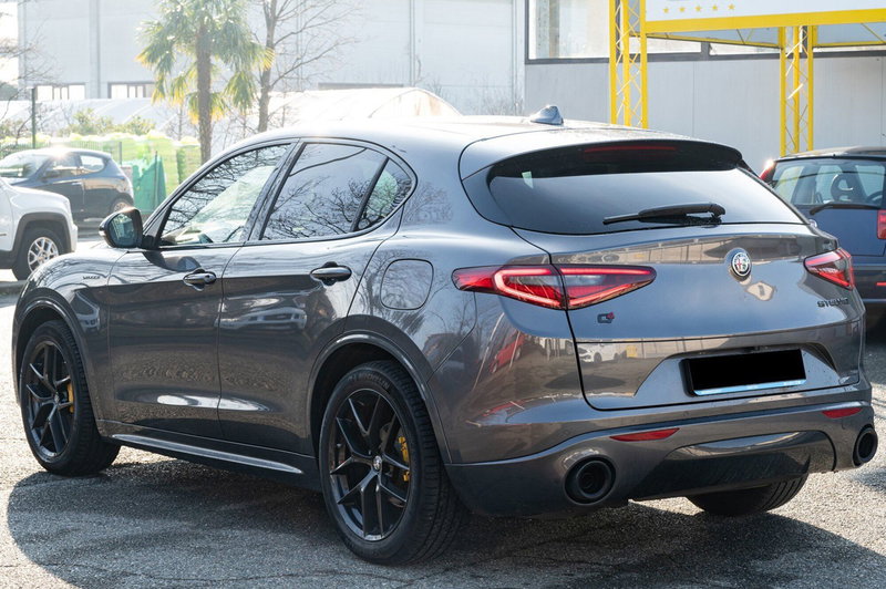 Alfa Romeo Stelvio usata a Torino (12)