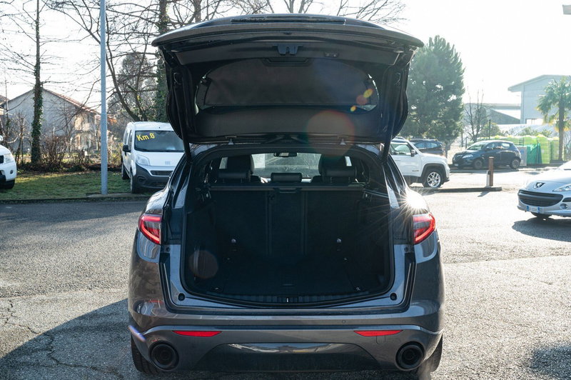 Alfa Romeo Stelvio usata a Torino (13)