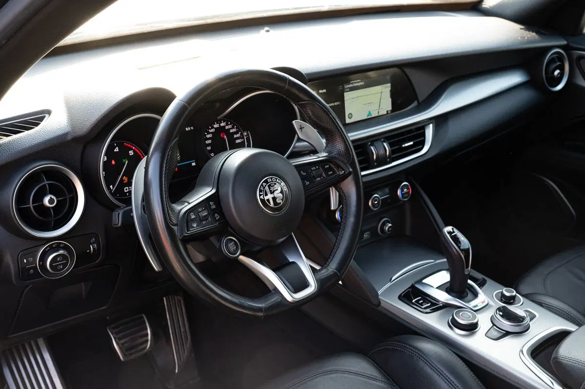 Alfa Romeo Stelvio usata a Torino (14)
