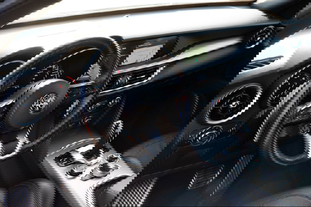 Alfa Romeo Stelvio usata a Torino (14)