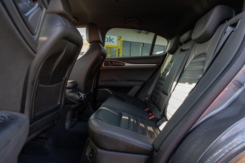 Alfa Romeo Stelvio usata a Torino (16)