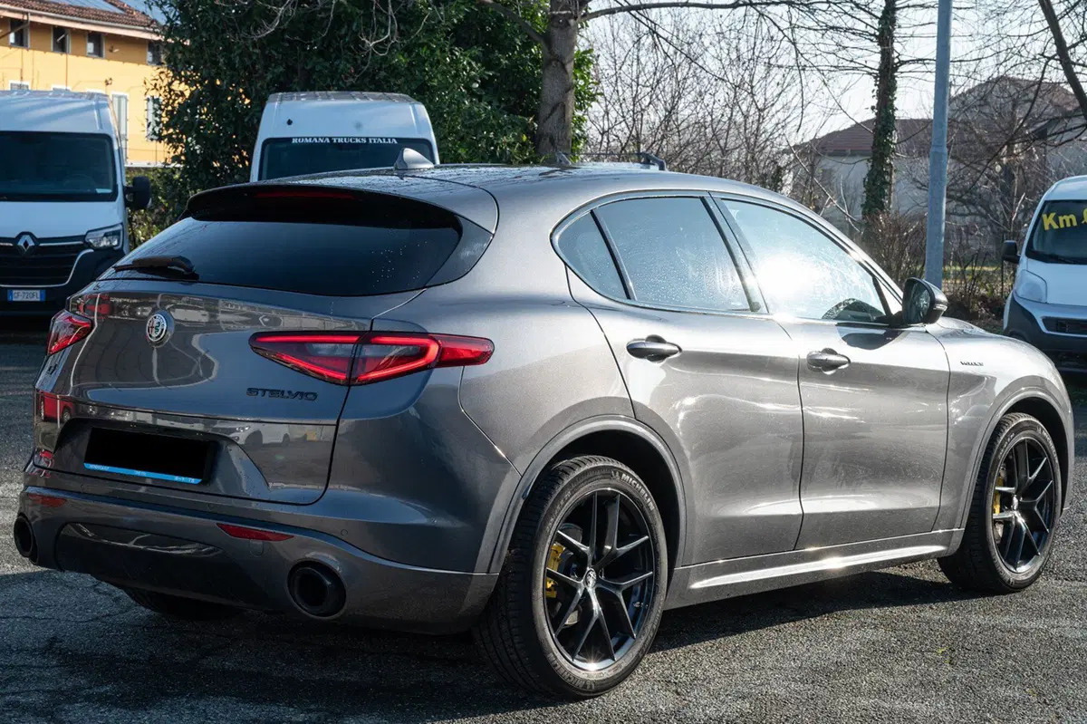 Alfa Romeo Stelvio usata a Torino (17)