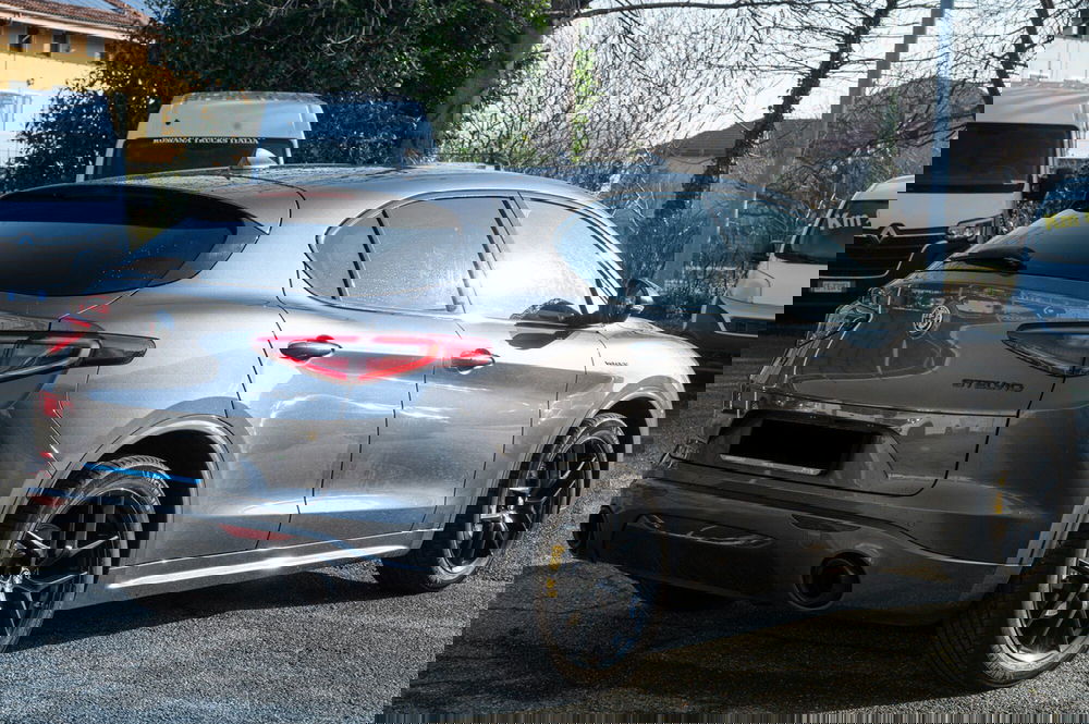 Alfa Romeo Stelvio usata a Torino (17)