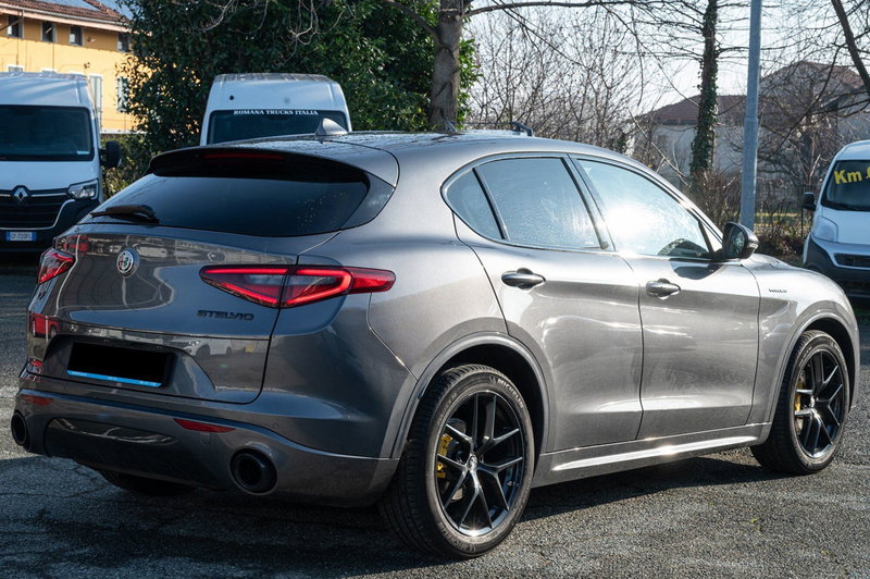 Alfa Romeo Stelvio usata a Torino (17)