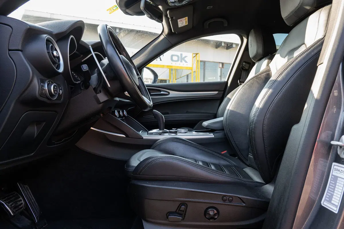 Alfa Romeo Stelvio usata a Torino (18)