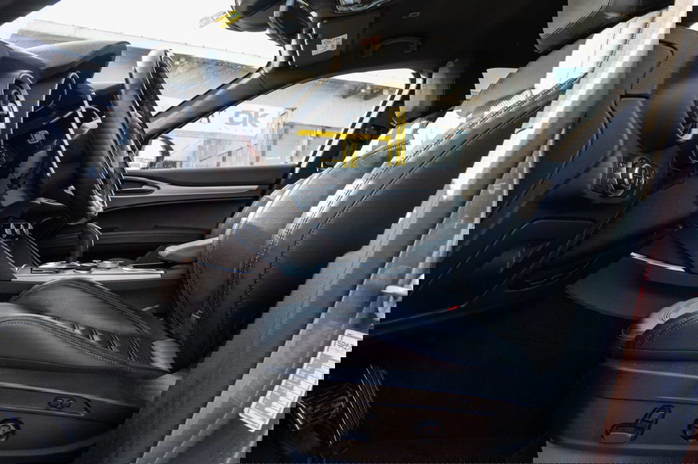 Alfa Romeo Stelvio usata a Torino (18)