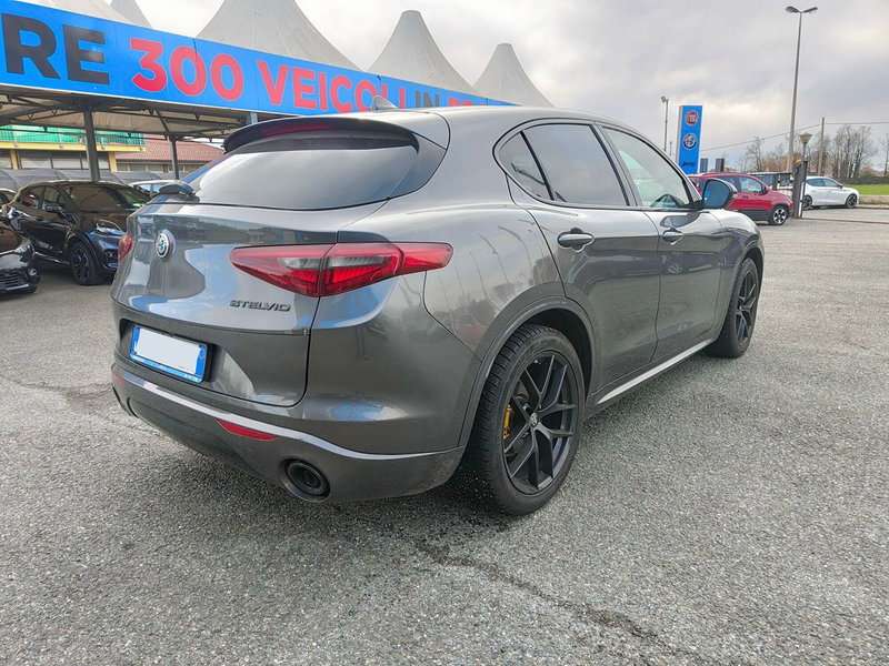 Alfa Romeo Stelvio usata a Torino (4)