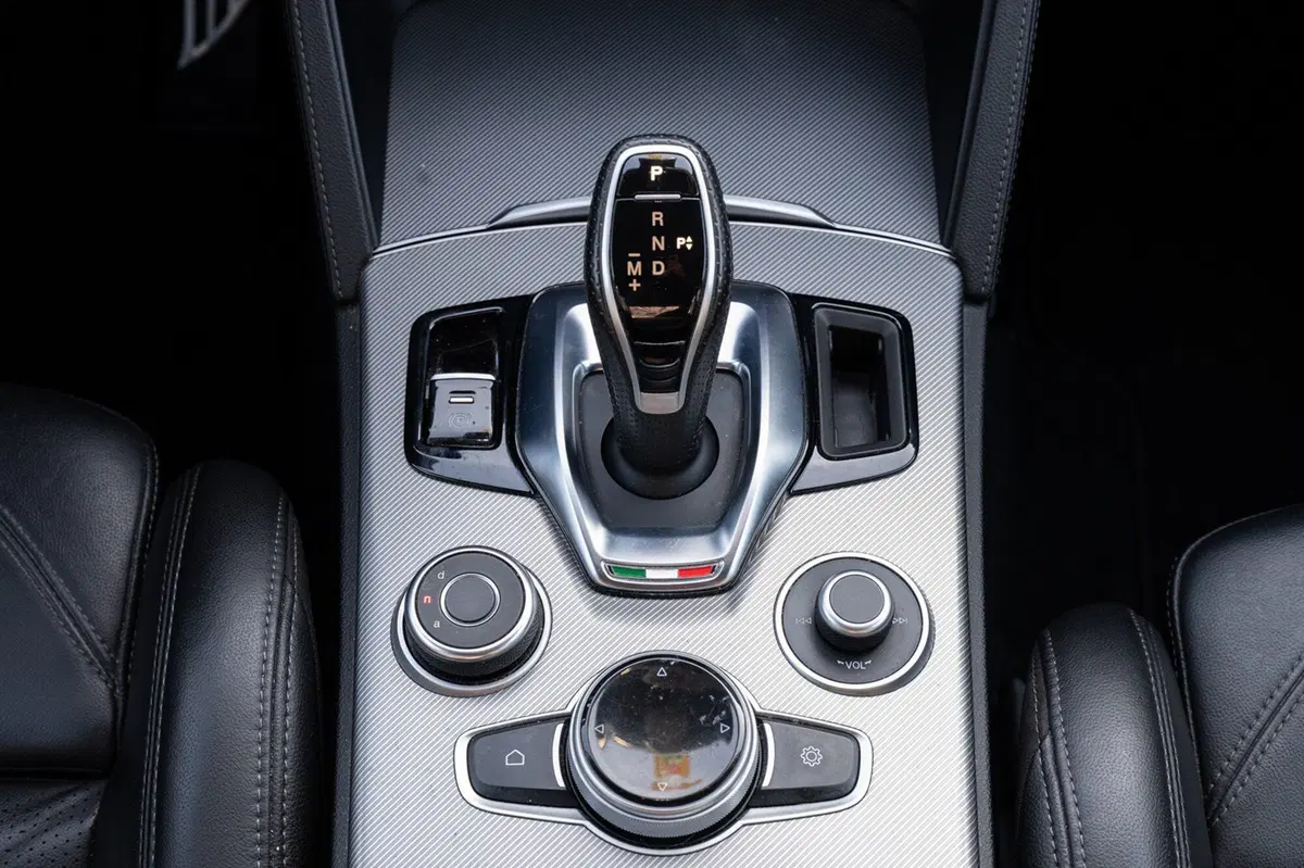 Alfa Romeo Stelvio usata a Torino (7)