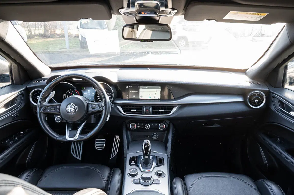 Alfa Romeo Stelvio usata a Torino (9)