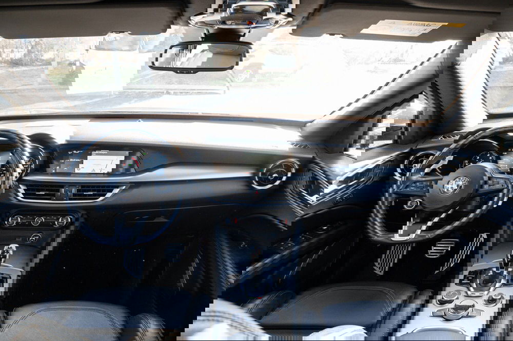 Alfa Romeo Stelvio usata a Torino (9)