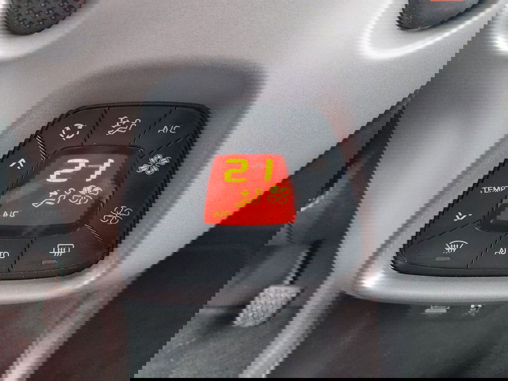 Toyota Aygo X usata a Pavia (8)