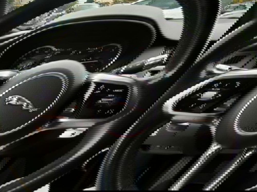 Jaguar E-Pace usata a Livorno (10)