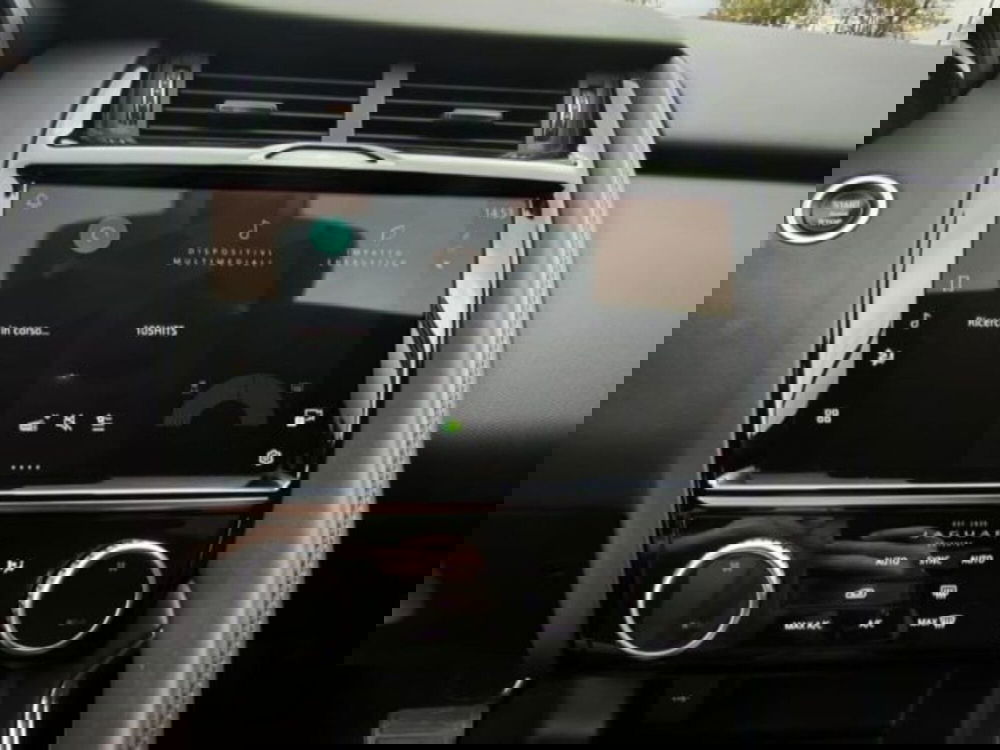 Jaguar E-Pace usata a Livorno (8)