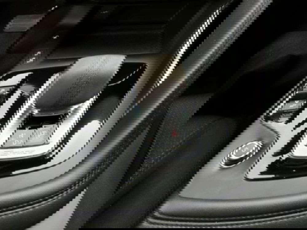 Jaguar E-Pace usata a Livorno (9)