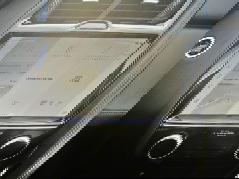 Jaguar E-Pace usata a Livorno (7)