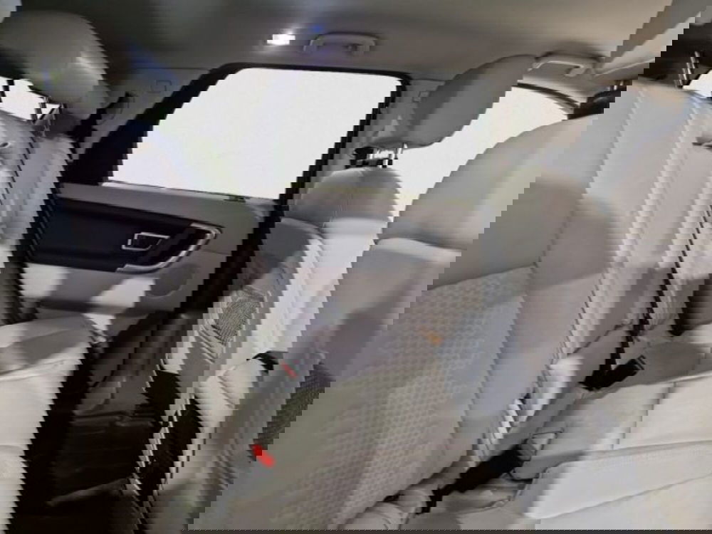 Land Rover Discovery Sport usata a Livorno (17)