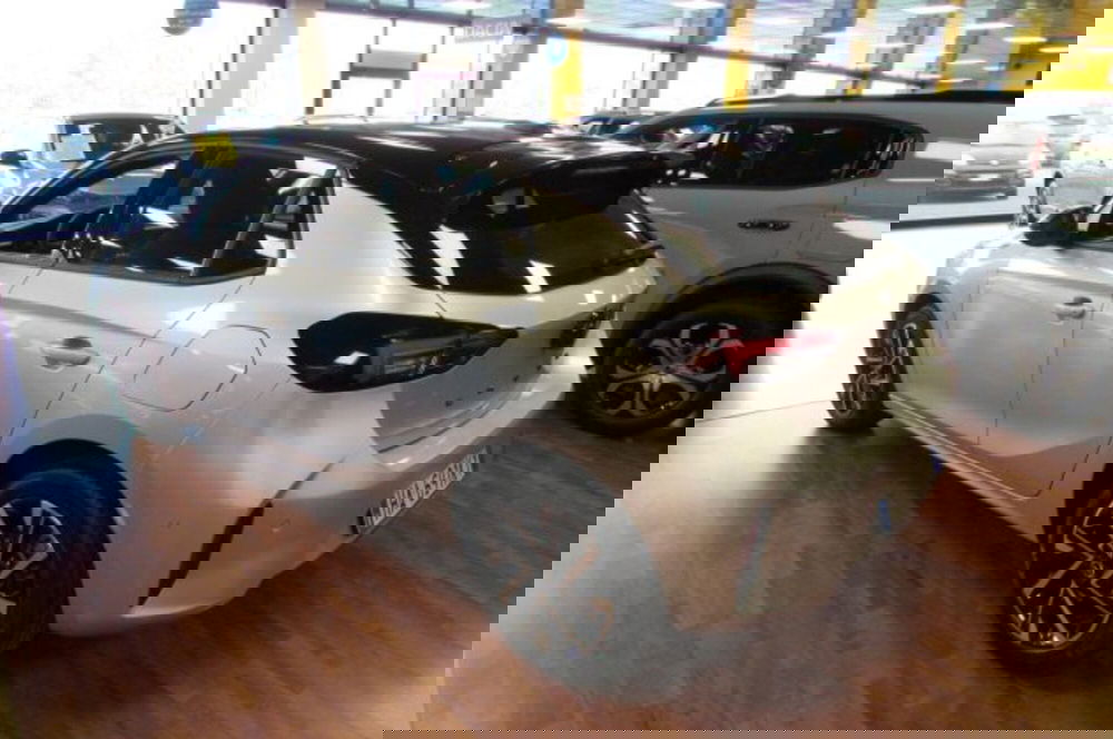 Opel Corsa nuova a Milano (4)