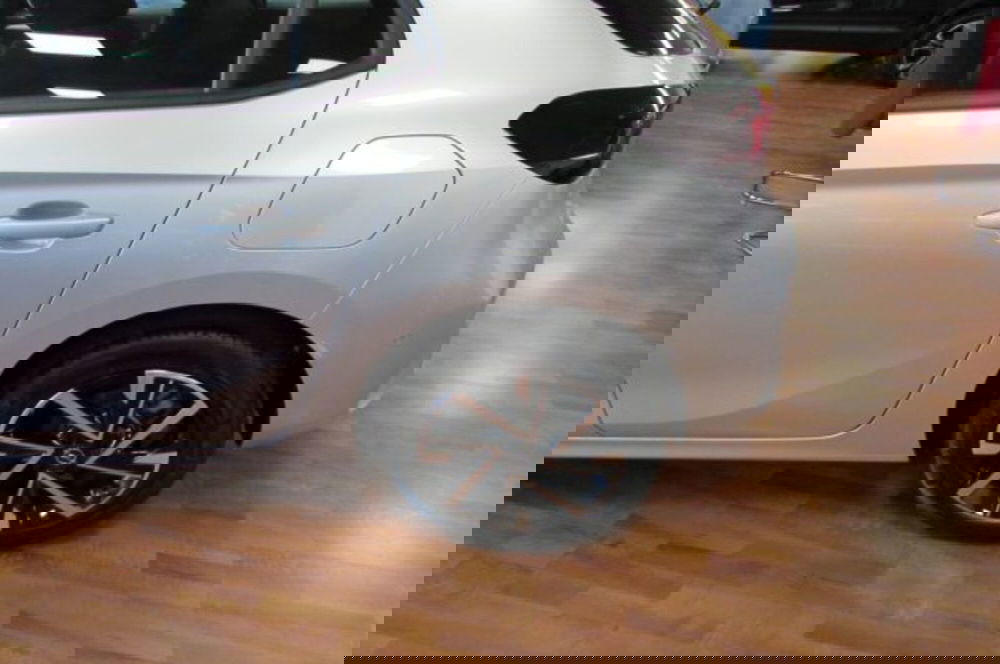 Opel Corsa nuova a Milano (5)