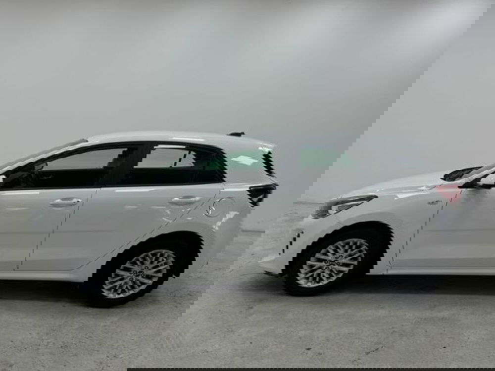 Kia Rio usata a Como (8)